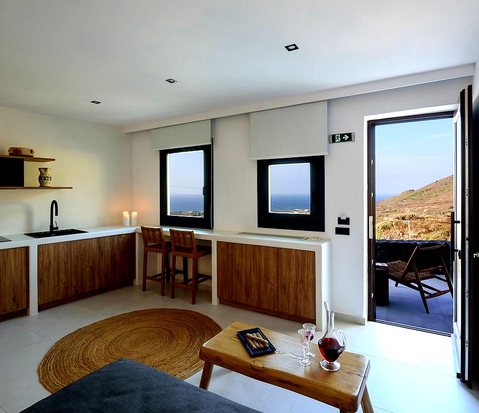 Ryolithos Suites